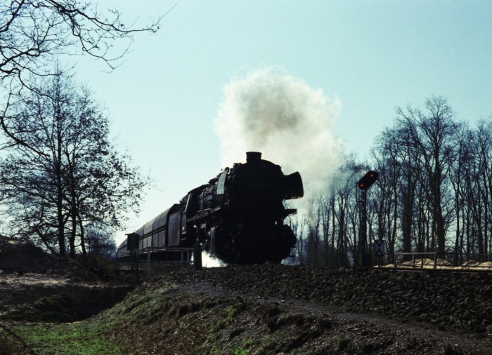 043 094 Erzwagenzug ->Emden bei Dörpen, am 21.03.1975