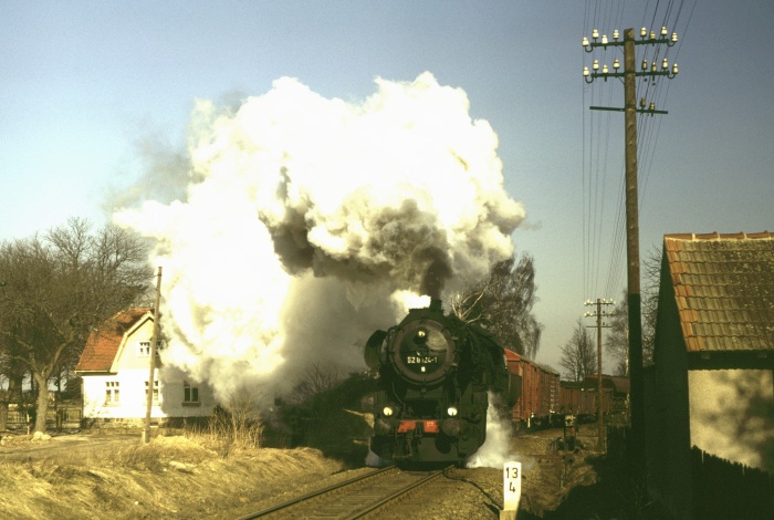 52 8124 mit Ng Ausfahrt Pulsnitz, am 20.02.1982
