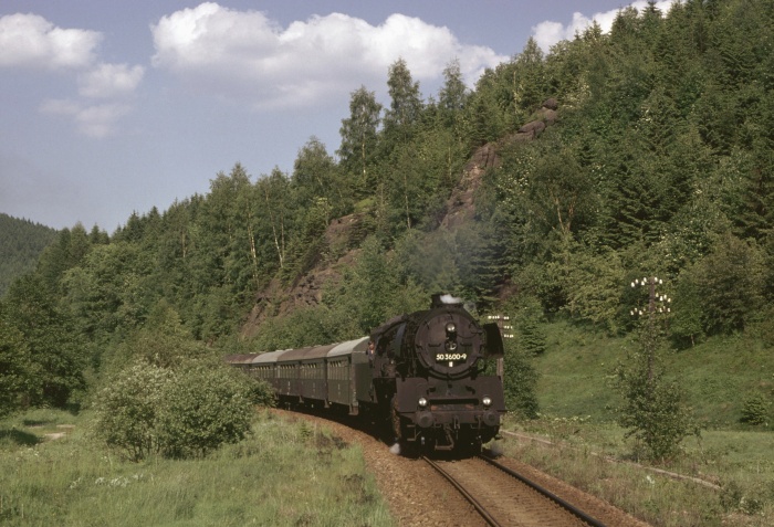 50 3600 mit P 9675 hinter Breitenbrunn, 04.06.1985