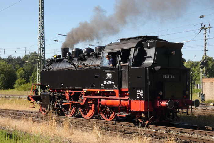 64&nbsp;518 beim Umsetzen im Bahnhof Amstetten, um 9:10h am 14.07.2024