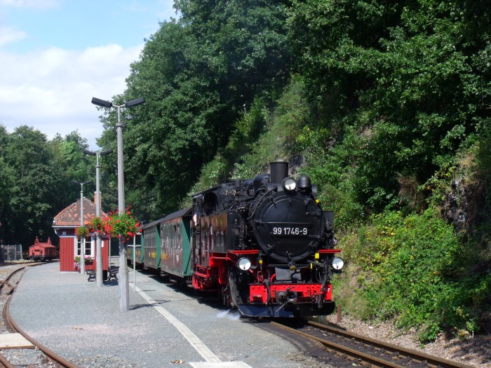 99 1746 mit P 5004 nach Dippoldiswalde, Abfahrt in Seifersdorf, um 12:44h am 29.08.2011