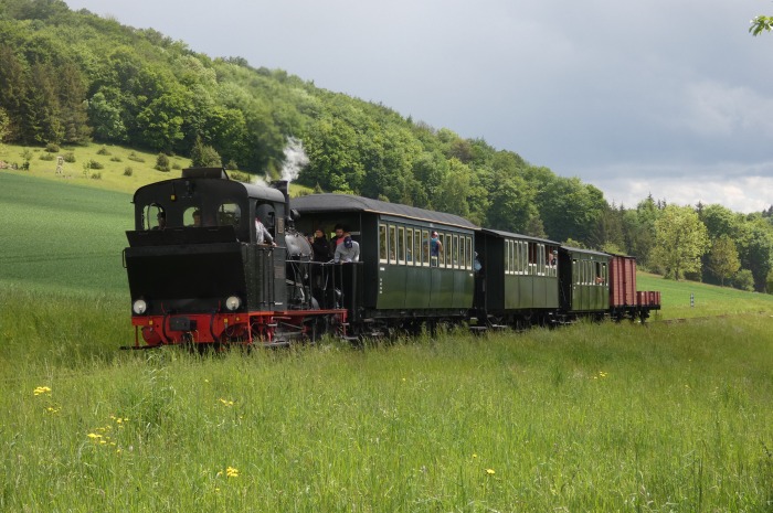 W.N.12&nbsp;Tv mit P4 Katzenstein&rarr;Neresheim kurz vor Einfahrt Neresheim, um 14:18h am 19.05.2024
