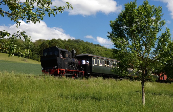 W.N.12&nbsp;Tv mit P6 Katzenstein&rarr;Neresheim kurz vor Einfahrt Neresheim, um 16:01h am 19.05.2024