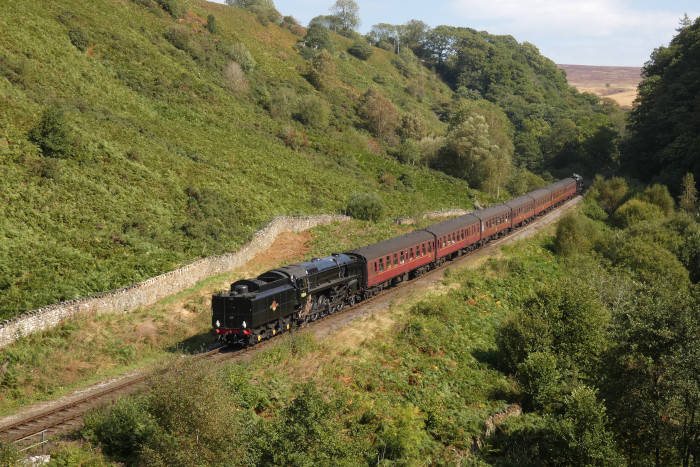 92134&nbsp;Tv vorm Zug Richtung Grosmont/Whitby bei Water Ark, um 13:12h am 29.08.2024
