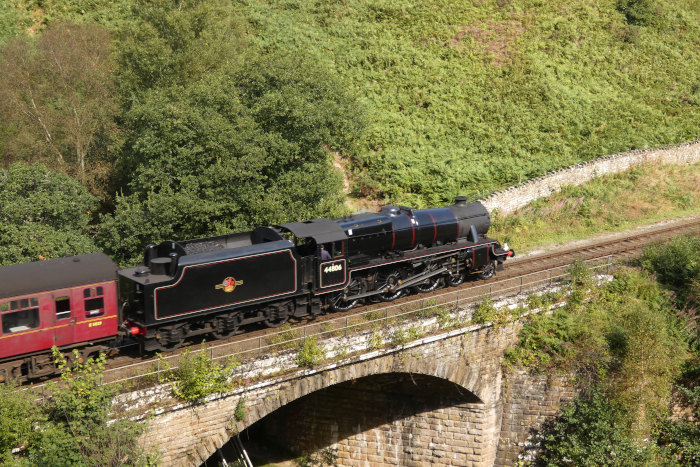 ... und hinten dran war 44806&nbsp;Tv angekuppelt am Zug nach Whitby, abwärts um 13:12h am 29.08.2024